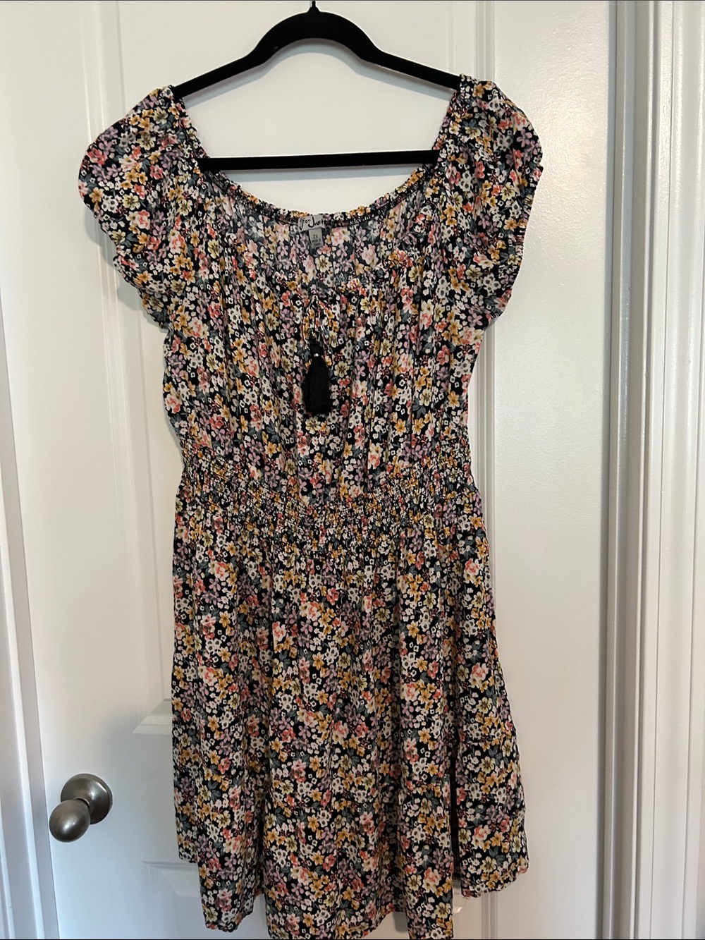 J for Justify Black Floral Smocked Waist Dress with Tassel 2X plus sz rayon